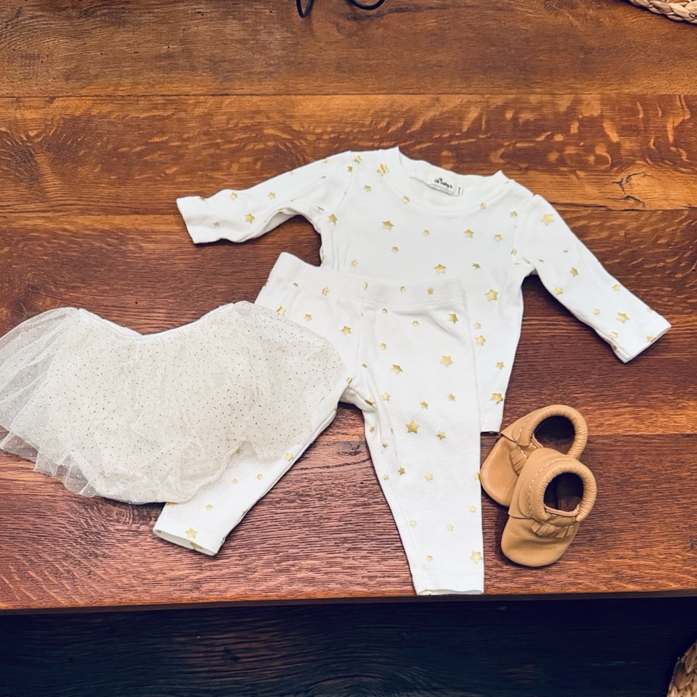 OH Baby! White and Gold Tulle diaper cover, outfit and leather moccasins ✨